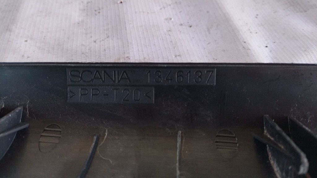рамка левой двери б/у - 2
